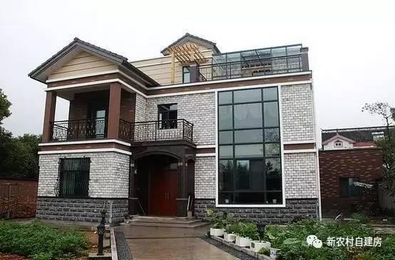 13.5米×14.3米三層復(fù)式別墅設(shè)計(jì)圖，設(shè)計(jì)美觀大氣，帶大露臺(tái)，造價(jià)35萬(wàn)。