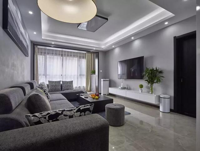 138平三居室用黑白灰風(fēng)格裝修，簡潔大方，好帥氣。