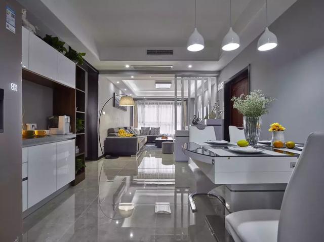 138平三居室用黑白灰風(fēng)格裝修，簡潔大方，好帥氣。