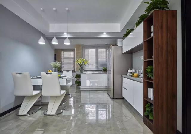 138平三居室用黑白灰風(fēng)格裝修，簡潔大方，好帥氣。