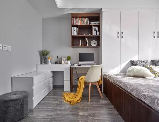 138平三居室用黑白灰風(fēng)格裝修，簡潔大方，好帥氣。