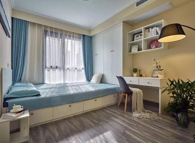 138平三居室用黑白灰風(fēng)格裝修，簡潔大方，好帥氣。