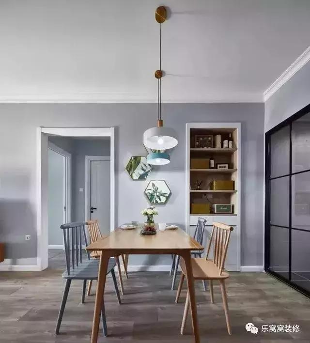 90平米三房?jī)蓮d自然簡(jiǎn)約裝修，時(shí)尚自然又清，效果很不錯(cuò)哦。