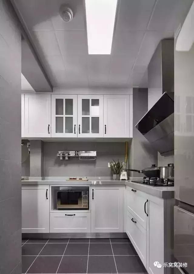 90平米三房?jī)蓮d自然簡(jiǎn)約裝修，時(shí)尚自然又清，效果很不錯(cuò)哦。