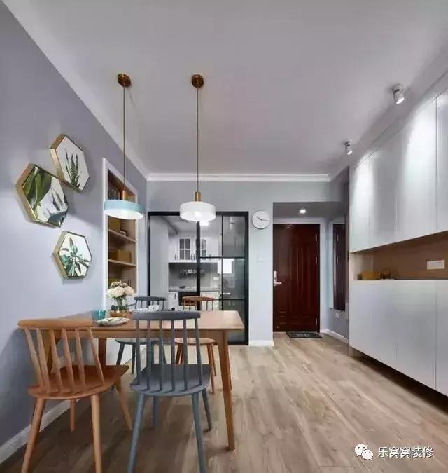 90平米三房?jī)蓮d自然簡(jiǎn)約裝修，時(shí)尚自然又清，效果很不錯(cuò)哦。