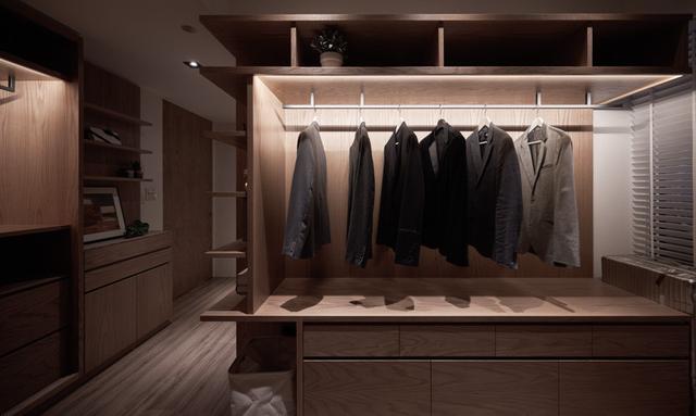 60平新房裝修，尤其是電視墻吸眼，當(dāng)隔斷用。