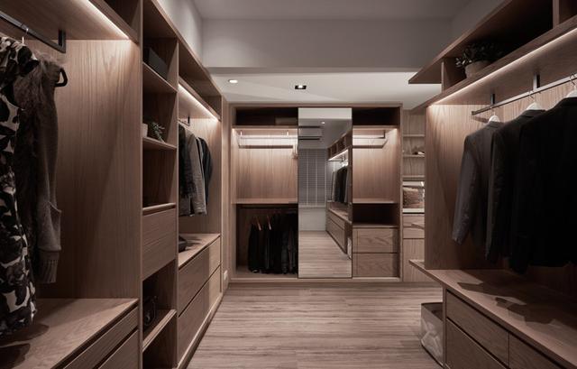 60平新房裝修，尤其是電視墻吸眼，當(dāng)隔斷用。