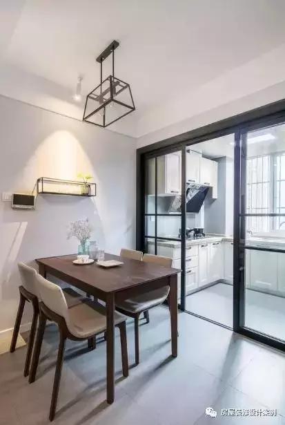 93平兩居室簡(jiǎn)約風(fēng)裝修，全包只要10萬。