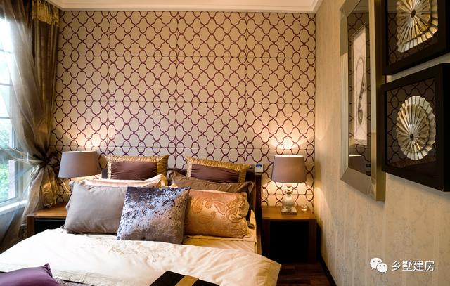 這棟別墅主要是以居住為準，開間12米，進深10米，自己住，住的舒適才好