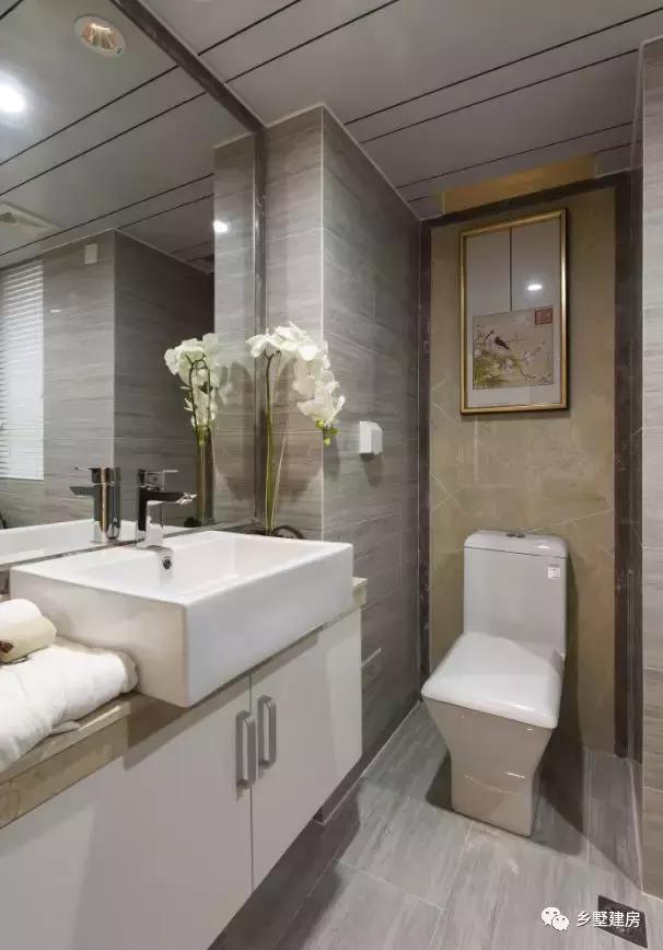 這款二層別墅設(shè)計戶型除了外觀簡單大氣，室內(nèi)的裝修也很溫馨精致