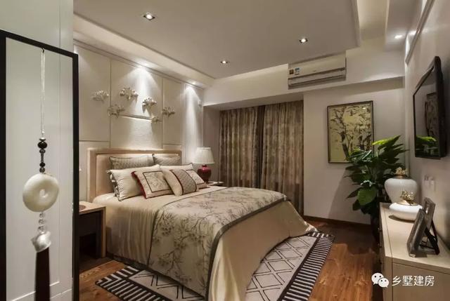 這款二層別墅設(shè)計戶型除了外觀簡單大氣，室內(nèi)的裝修也很溫馨精致