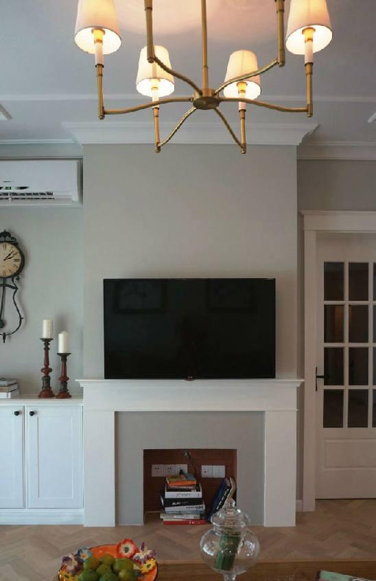 98平新房簡美風格裝修完成，尤其是電視墻造型，做成了一個假壁爐，超美！