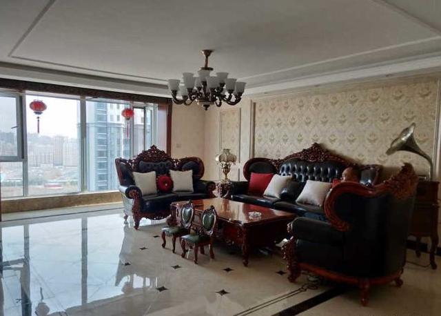 240平大房子裝修完成，裝修總共花了98萬，一房四間臥室四種裝修風(fēng)格，效果是很滿意的！