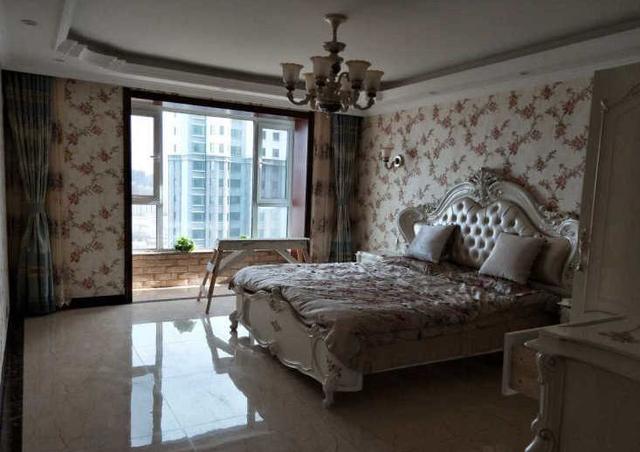 240平大房子裝修完成，裝修總共花了98萬，一房四間臥室四種裝修風(fēng)格，效果是很滿意的！