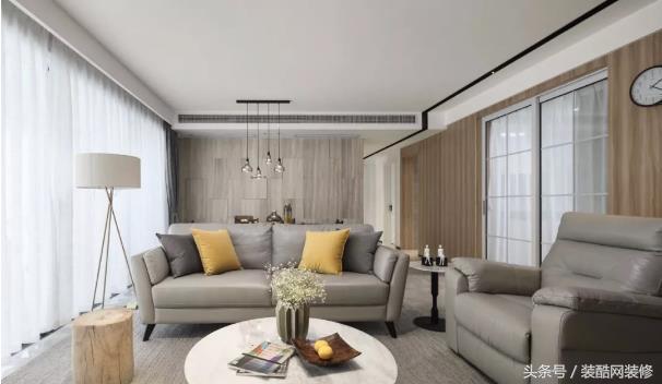 156平大戶型現(xiàn)代簡約風(fēng)裝修，個性時尚，簡約又實(shí)用，黑白灰加上原木打造出高品質(zhì)的生活空間。