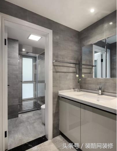 156平大戶型現(xiàn)代簡約風(fēng)裝修，個性時尚，簡約又實(shí)用，黑白灰加上原木打造出高品質(zhì)的生活空間。