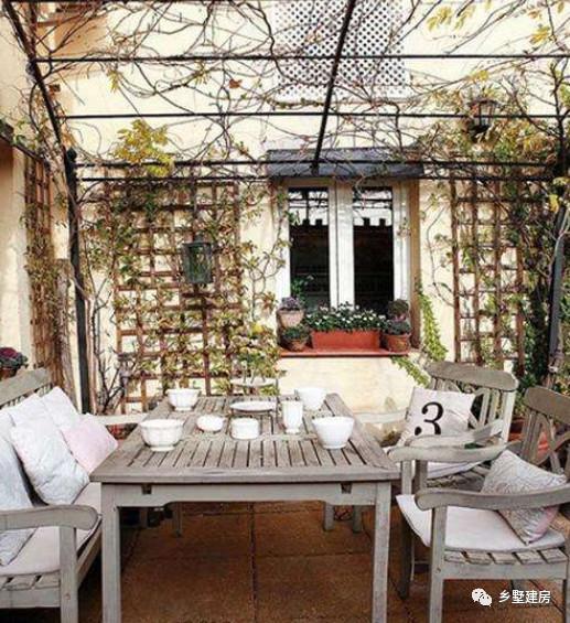 三層別墅設(shè)計圖，坡屋頂和平屋頂?shù)慕Y(jié)合，這樣的屋頂跟豐收季更配哦