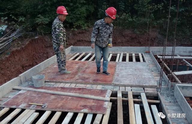 三層帶車庫別墅設(shè)計(jì)圖，外觀大氣，內(nèi)部設(shè)計(jì)合理，真是優(yōu)秀