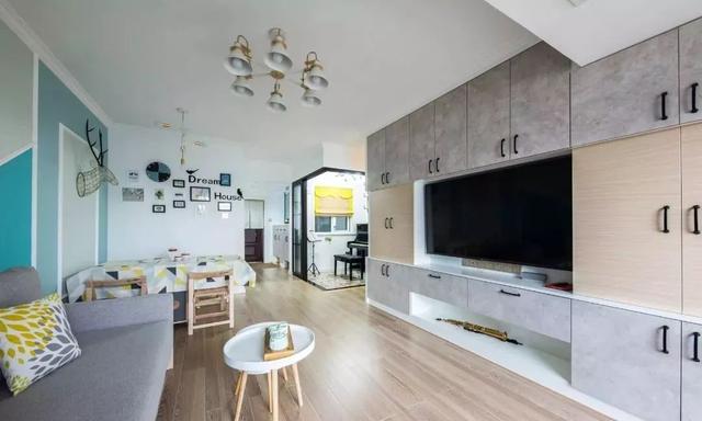 76平米簡約北歐風裝修，客廳沙發(fā)背景墻簡單又好看！