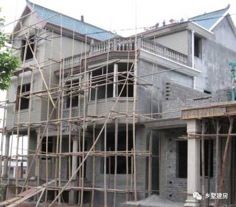 三層款外形豪華大氣的農(nóng)村別墅設(shè)計圖，給你不一樣的感覺！