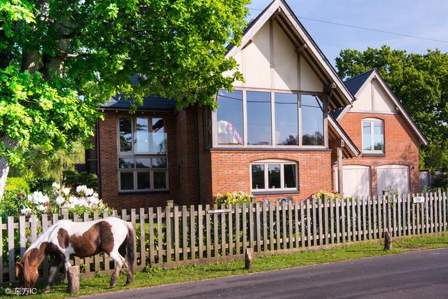 11米x16.5米農(nóng)村三層別墅設(shè)計(jì)圖，前后有花園，還有車庫，你喜歡嗎？