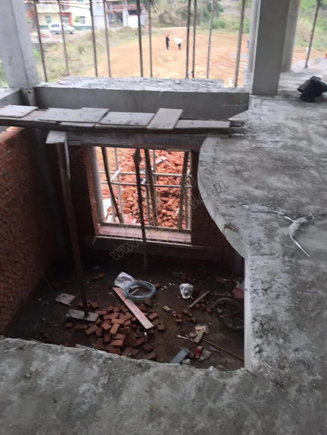 分享一棟雙拼別墅設(shè)計(jì)圖，村里的地標(biāo)建筑。