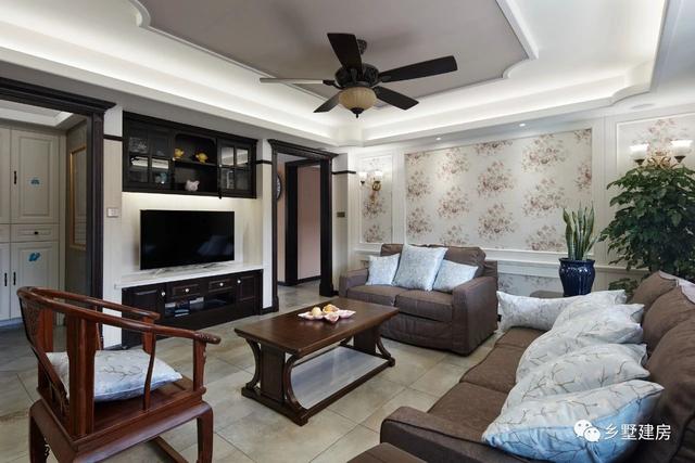 農(nóng)村別墅設(shè)計(jì)圖，外形大氣，顏色搭配又優(yōu)雅，實(shí)在太奪人眼球了