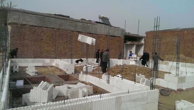 美式簡(jiǎn)約風(fēng)二層農(nóng)村別墅設(shè)計(jì)圖，12X10.8米，落地采光窗+坡屋頂