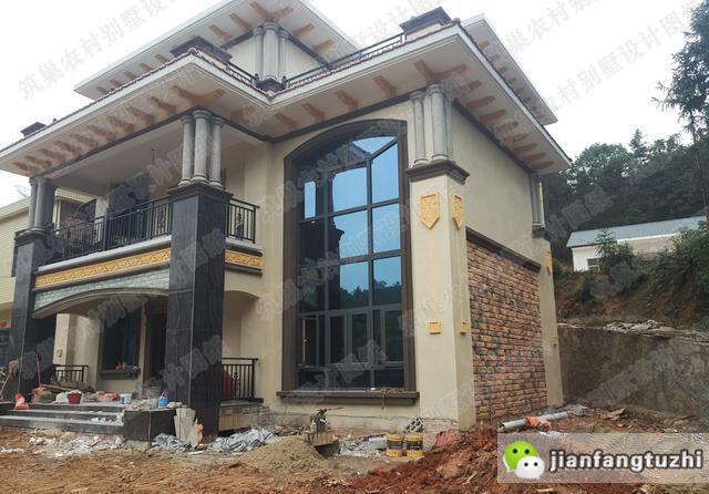 4款三層農(nóng)村住宅設(shè)計(jì)圖，帶豪華臥室套房+車庫(kù)+挑空客廳，想要的應(yīng)有盡有