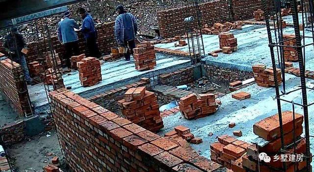 兩款二層農(nóng)村自建房，一款現(xiàn)代簡約風，一款田園風，50萬就能蓋出100萬的效果，人人都眼紅！