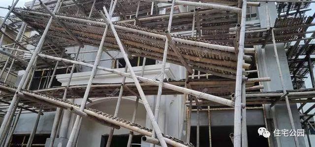 農(nóng)村三層經(jīng)典簡歐別墅設(shè)計圖，簡單大氣，新建起來的房子就是不一般，處處都透露著高級感。