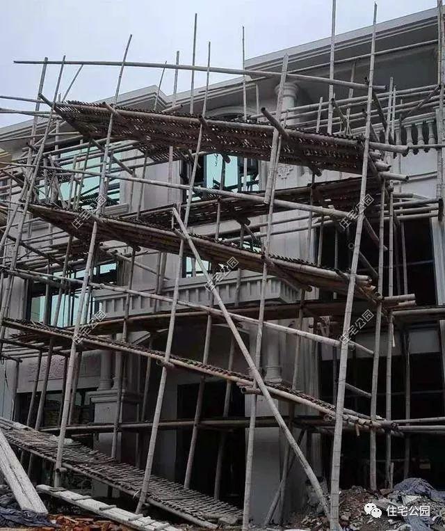 農(nóng)村三層經(jīng)典簡歐別墅設(shè)計圖，簡單大氣，新建起來的房子就是不一般，處處都透露著高級感。