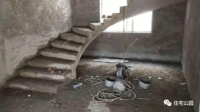 農(nóng)村三層經(jīng)典簡歐別墅設(shè)計圖，簡單大氣，新建起來的房子就是不一般，處處都透露著高級感。