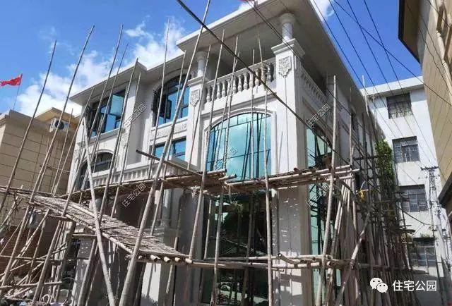 農(nóng)村三層經(jīng)典簡歐別墅設(shè)計圖，簡單大氣，新建起來的房子就是不一般，處處都透露著高級感。