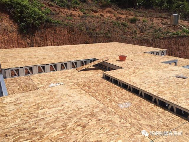 實(shí)拍一個(gè)月完工輕鋼別墅，建好后外觀(guān)好看