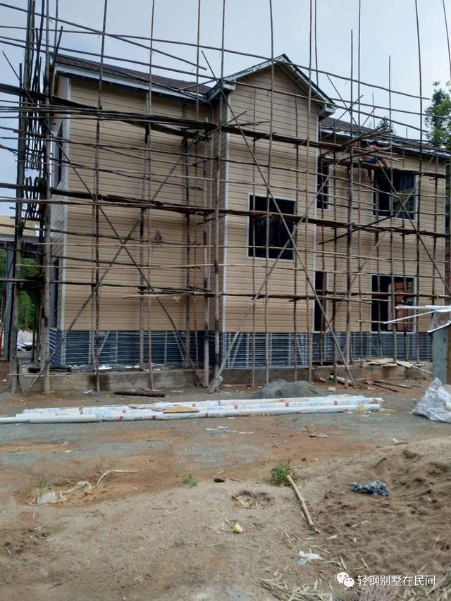 實(shí)拍一個(gè)月完工輕鋼別墅，建好后外觀(guān)好看