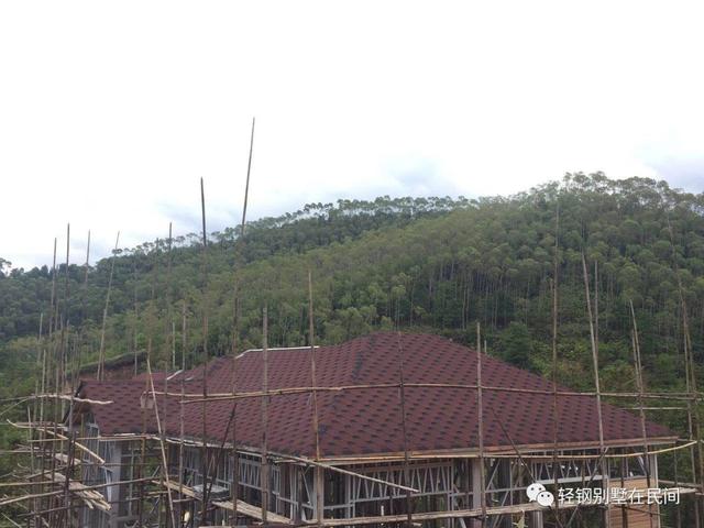 實(shí)拍一個(gè)月完工輕鋼別墅，建好后外觀(guān)好看