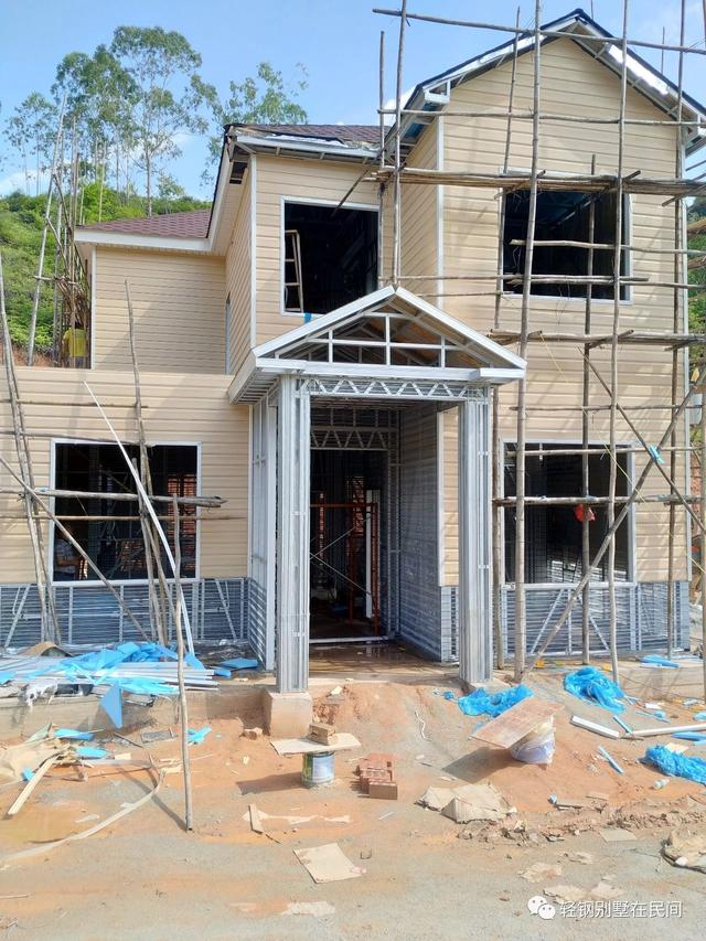 實(shí)拍一個(gè)月完工輕鋼別墅，建好后外觀(guān)好看
