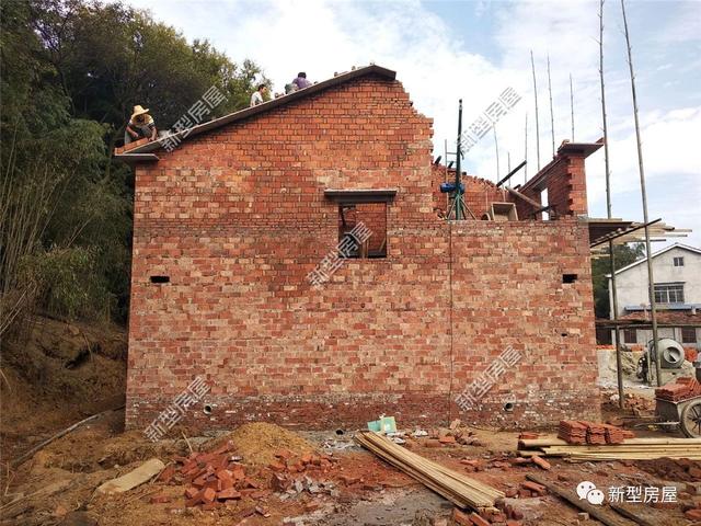 湖南農(nóng)村小伙為了省錢竟然把房子蓋成這樣？新房變危房，看著都揪心