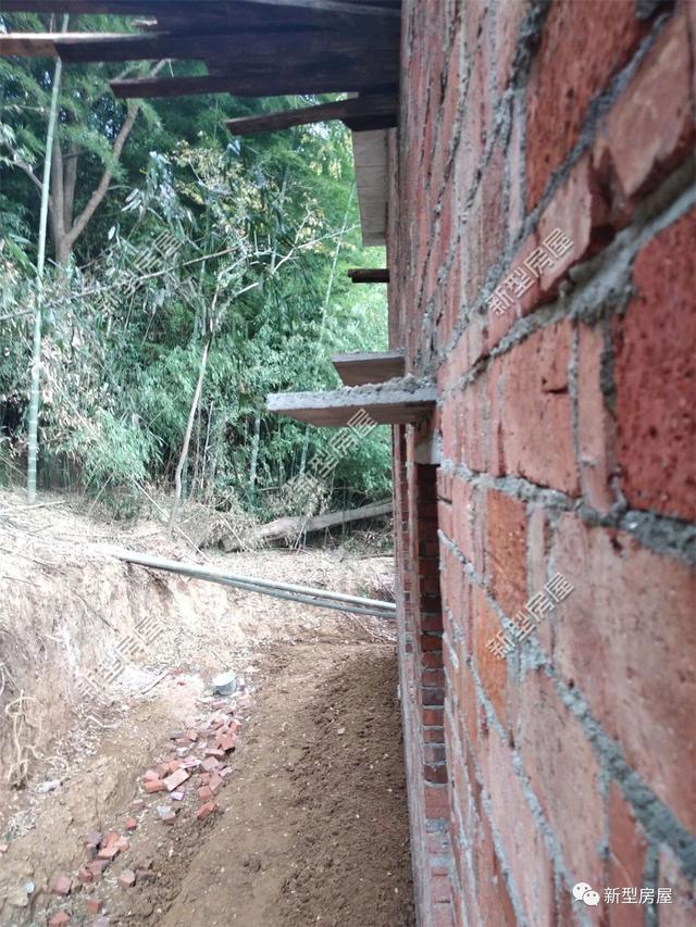 湖南農(nóng)村小伙為了省錢竟然把房子蓋成這樣？新房變危房，看著都揪心