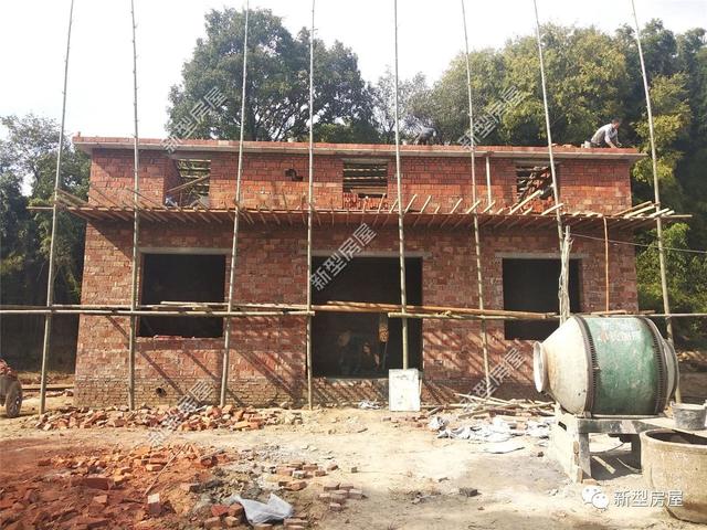 湖南農(nóng)村小伙為了省錢竟然把房子蓋成這樣？新房變危房，看著都揪心
