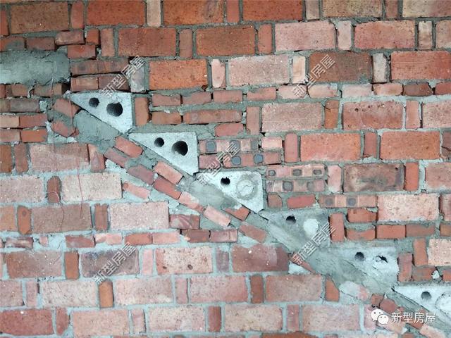 湖南農(nóng)村小伙為了省錢竟然把房子蓋成這樣？新房變危房，看著都揪心