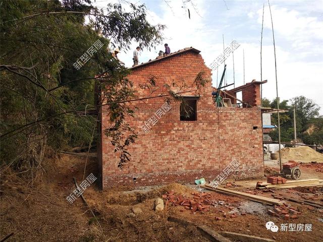 湖南農(nóng)村小伙為了省錢竟然把房子蓋成這樣？新房變危房，看著都揪心