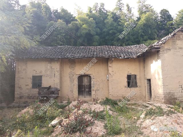 湖南農(nóng)村小伙為了省錢竟然把房子蓋成這樣？新房變危房，看著都揪心