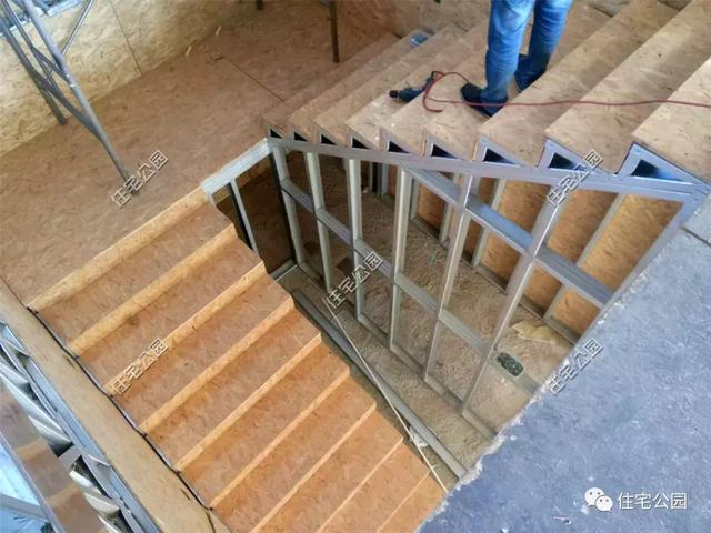 農(nóng)村輕鋼住宅造價多少？這棟240平的房子只花了33萬，房主任先生很滿意