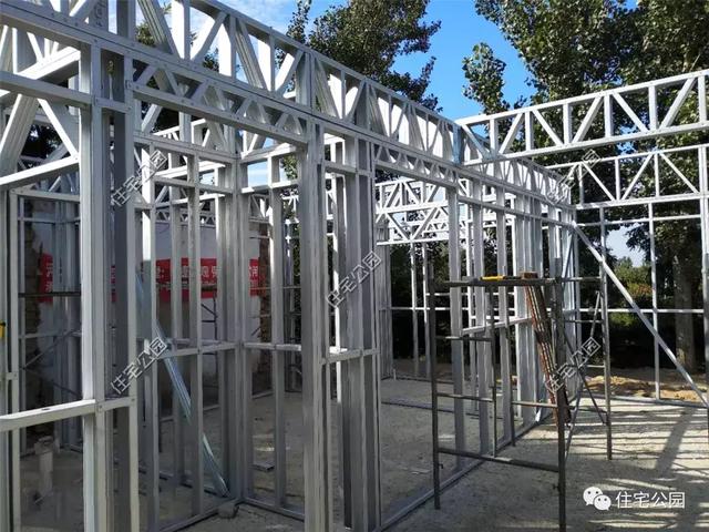 農(nóng)村輕鋼住宅造價多少？這棟240平的房子只花了33萬，房主任先生很滿意