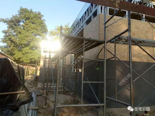 農(nóng)村輕鋼住宅造價多少？這棟240平的房子只花了33萬，房主任先生很滿意