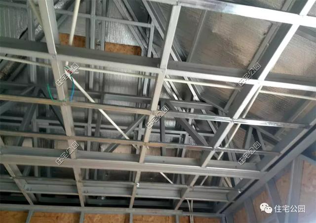 農(nóng)村輕鋼住宅造價多少？這棟240平的房子只花了33萬，房主任先生很滿意