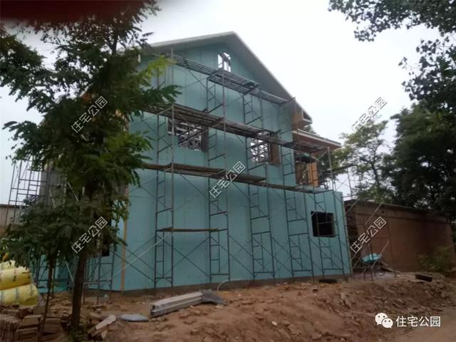 農(nóng)村輕鋼住宅造價多少？這棟240平的房子只花了33萬，房主任先生很滿意