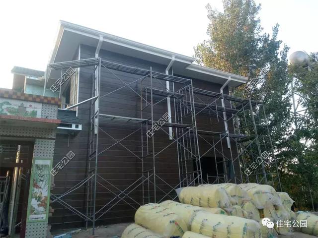 農(nóng)村輕鋼住宅造價多少？這棟240平的房子只花了33萬，房主任先生很滿意